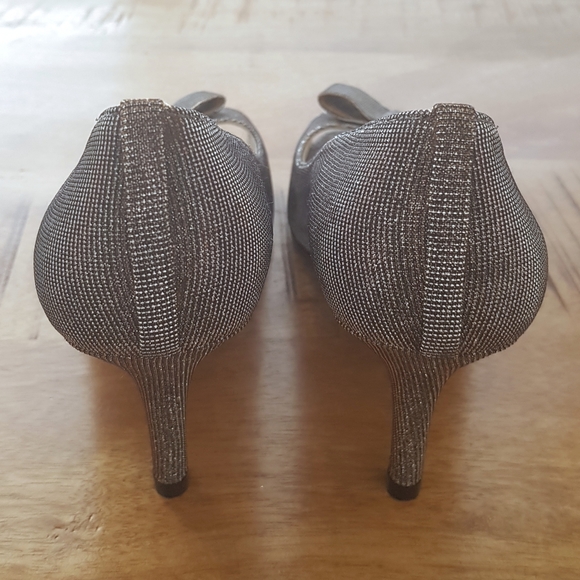 Stuart Weitzman Bowover Metallic Peeptoe Heels - Picture 5 of 7